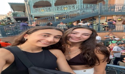 Milli voleybolcular Elif Şahin ve Saliha Şahin, İyilik Elçileri oldu