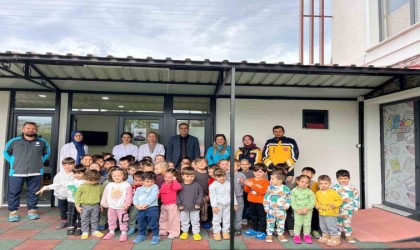 Minik öğrencilere doğru diş fırçalama anlatıldı