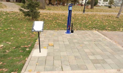 Odunpazarındaki bisiklet tamir istasyonuna zarar verildi