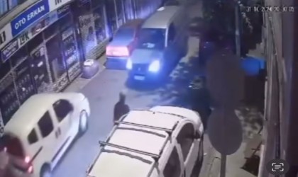 Park halindeki otomobile çarptı, olay yerinden kaçtı