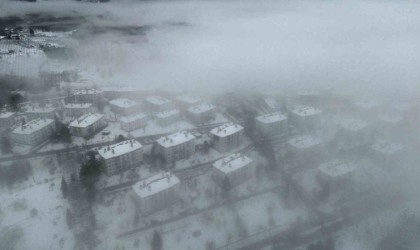 Şehir siste kayboldu