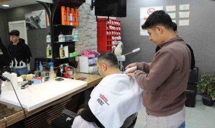 Şehitkamildeki tüm erkek kuaförlerine önlük ve havlu hediye edildi