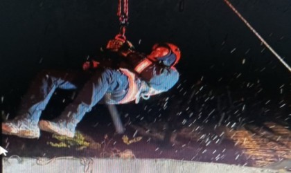 Su kuyusuna düşen köpeği itfaiye kurtardı