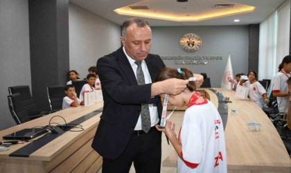 Taekwondo ve Yüzme Sporcuları, Balıkesirde Ödüllendirildi