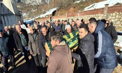 Tırın çarptığı gazeteci dualarla son yolculuğuna uğurlandı