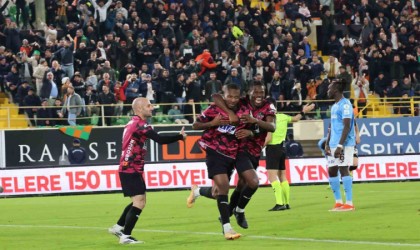 Trendyol Süper Lig: Alanyaspor: 2 - Trabzonspor: 1 (Maç sonucu)