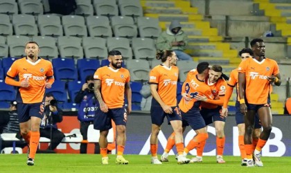 Trendyol Süper Lig: Başakşehir: 4 - Göztepe: 0 (İlk yarı)