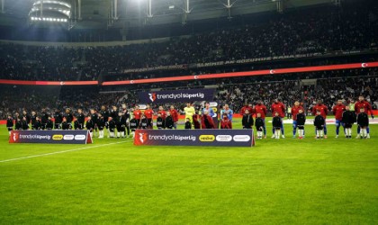 Trendyol Süper Lig: Beşiktaş: 2 - Göztepe: 1 (Maç devam ediyor)
