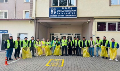 Üniversiteli öğrencilerden çevre temizliği