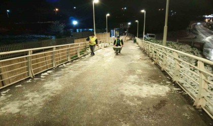 Üst geçitlere buzlanma müdahalesi