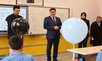 Vali Aygöl, İnhisar ilçesinde öğrencilere ders anlattı