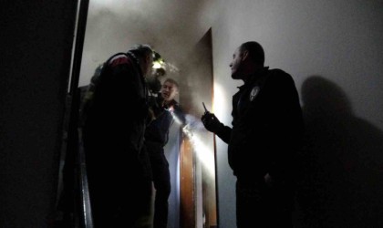 Yanık kokusuyla fark edilen yangın, itfaiyeyi alarma geçirdi