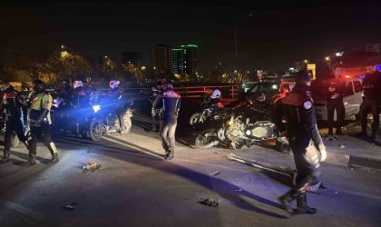 Adanada Dur ihtarına uymayan aracı kovalayan polis ekibi kaza yaptı: 2 yaralı