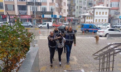 Adınız soruşturmaya karıştı diyerek yaşlı çifti 5 milyon TL dolandırdılar