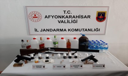 Afyonkarahisarda litrelerce sahte alkol ve uyuşturucu ele geçirildi