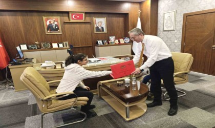 Ağrı Milli Eğitim Müdürü Kökrek, Eylül Irmak Aydının gönüllü velisi oldu