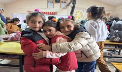 Ağrıda köy okulu öğrencilerine sıcak bir dokunuş