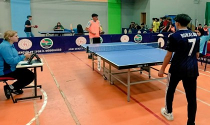 Ağrıda masa tenisi müsabakaları başladı