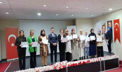 Aile eğitim programına katılan kursiyerlere katılım belgesi verildi