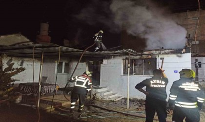 Ailesi ile yaşadığı evi yaktı olay yerinden kaçtı