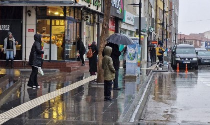 Aksarayda gece başlayan sağanak etkisini sürdürüyor