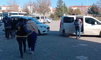 Aksarayda girdikleri evden 115 bin liralık altın çalan 3 kadın tutuklandı