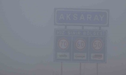 Aksarayda yoğun sis, görüş mesafesini 10 metreye kadar düşürdü