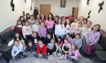 Aliağanın yıldız çocukları tiyatro ile parlıyor