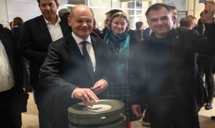 Almanyada Scholz hükümeti güvenoyu alamadı