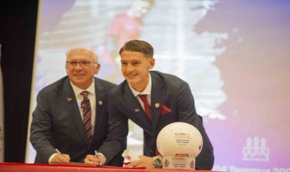 Altınordudan genç sporculara imza ve yemin töreni