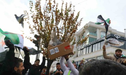 Antalyadaki Suriyeliler rejimin yıkılmasını gökyüzüne beyaz güvercin bırakarak kutladı