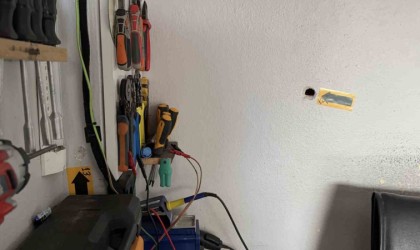 Arnavutköyde motosikletli 2 kişi işyerine kurşun yağdırdı, o anlar kamerada