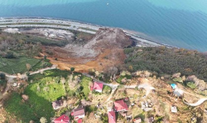 Artvinde heyelan nedeniyle iki ev tedbir amaçlı tahliye edildi