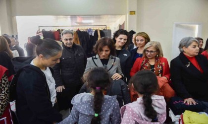 Askıda Al projesiyle ücretsiz giysi, ayakkabı ve oyuncak