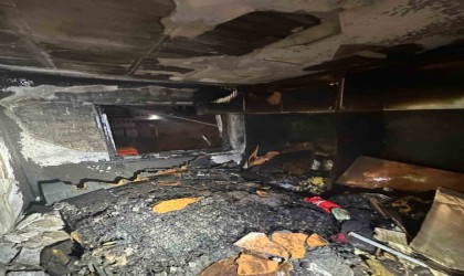 Aydında evde çıkan yangında 2 kişi dumandan etkilendi