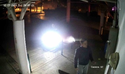 Aydınlatma sistemine çomak sokup, kamu malını bozdular