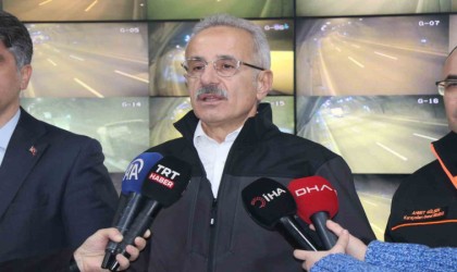 Bakan Uraloğlu Avrupada ilk kez uygulanacak projeyi açıkladı: İstanbul Havalimanında 3 pistte aynı anda 3 uçak iniş-kalkış yapabilecek