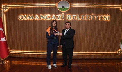 Başkan Aydın şampiyon sporcuları ağırladı