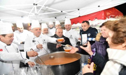 Başkan Balaban 100. Yıl Meydanında vatandaşlarla buluştu