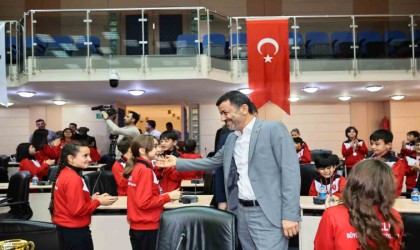 Başkan Çavuşoğlu madalya avcıları ile bir araya geldi