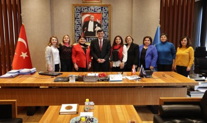 Başkan Kahveciden Münüre Karaya plaket