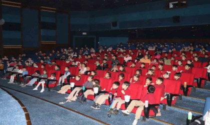 Başkan Tetikten minik öğrencilere sürpriz