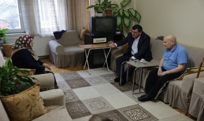 Belediye Başkanı Kahveci, söz verdiği Şerife Teyzeyi evinde ziyaret etti