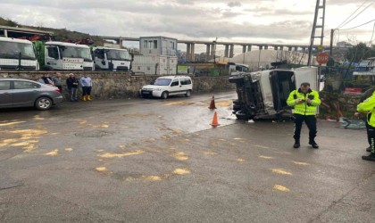 Beykozda kamyon devrildi: 2 yaralı