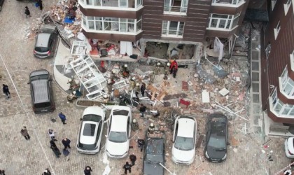 Beylikdüzünde 14 katlı binada patlama meydana geldi