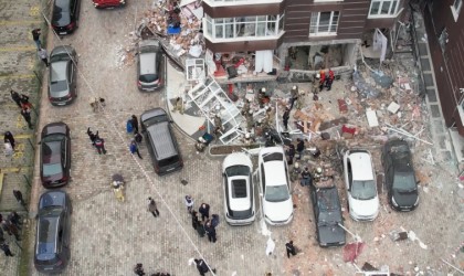 Beylikdüzünde 14 katlı bir binada patlama: 1 ölü, 3 yaralı