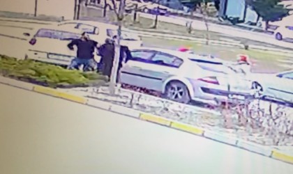 Bıçaklı alacak-verecek kavgası kamerada