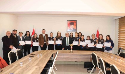 Bilecikli öğrencilere başarı belgesi