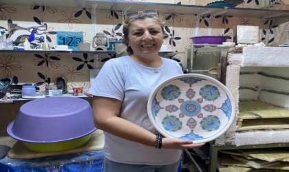 Bin 50 derecede fırınlanan çininin vitrine uzanan yolculuğu 75 saat sürüyor