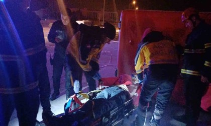 Binanın 4üncü katından atlayan şahıs hava yastığı sayesinde kurtuldu